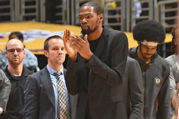 对于戈贝尔病情恶化，你怎么看？