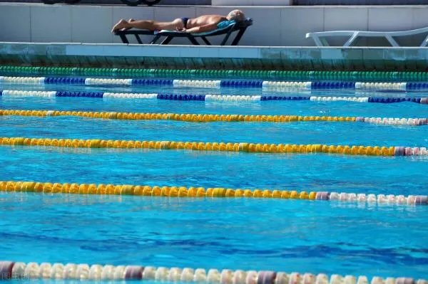 以守护者的姿态帮助孩子成长，这是合格父母应该做的事情吗？