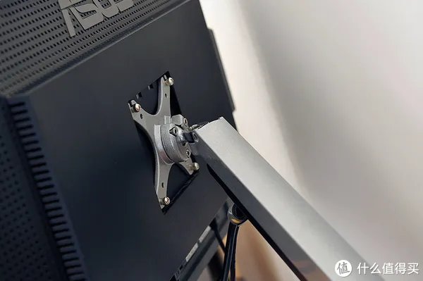 新年新面貌 — 更新布置下电脑桌面上的那些相关设备