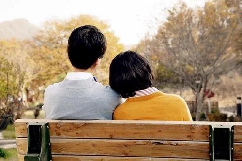 张伦硕为什么跟离过婚而且年龄比自己大的钟丽缇结婚？