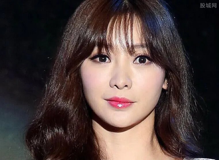 扒一扒柳岩和谁上过床 柳岩为什么被港媒称为小三