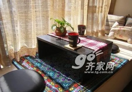 阳台变榻榻米书房 成都妈妈12万装咖啡小屋