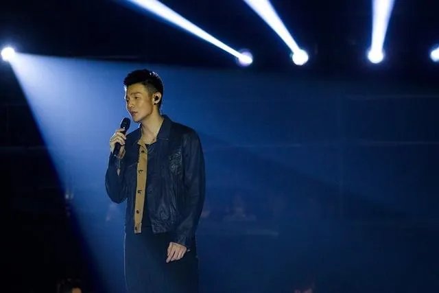 怎么评价李荣浩最新专辑《嗯》？