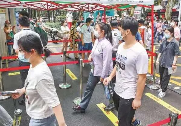 武汉高考考生携带手机舞弊，考生这么做是否会影响到他的未来？