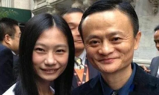 马云的儿子和女儿的照片 他的女儿和儿子长的什么样子