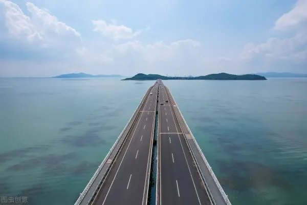 以守护者的姿态帮助孩子成长，这是合格父母应该做的事情吗？