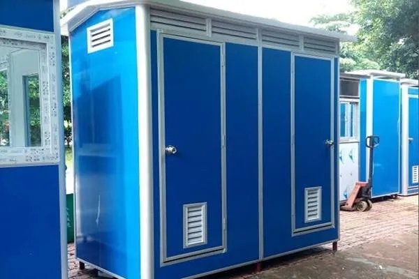 女子偷走移动厕所，到底为什么？