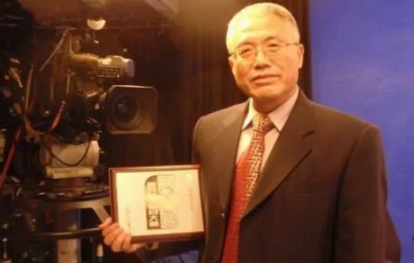 红线女的儿子和女儿