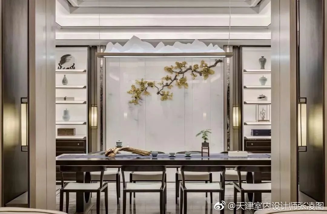 “留连戏蝶时时舞，自在娇莺恰恰啼。“唐朝诗人杜甫一首《江畔独...