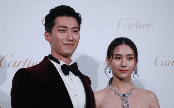 何超莲和窦骁迟迟不结婚，网友吐槽两人早晚要分，何超莲是如何霸气回怼的？