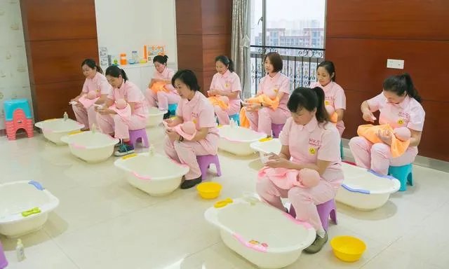 月嫂收入那么高，合理吗？