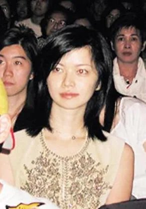 于文凤年轻时候的照片 她现在结婚了吗