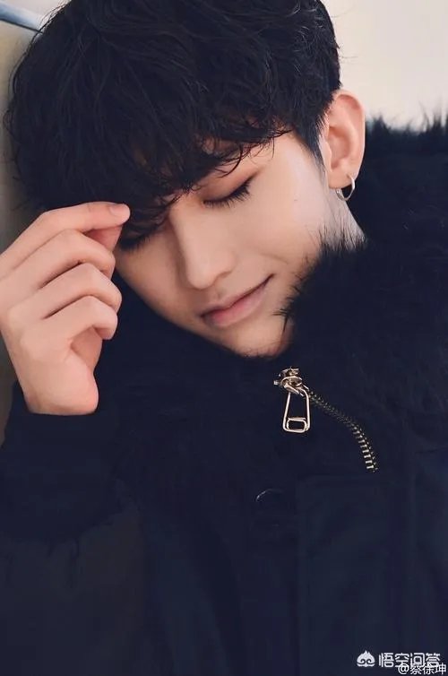 《偶像练习生》蔡徐坤凭睫毛上热搜，哪些男星睫毛又长又美？