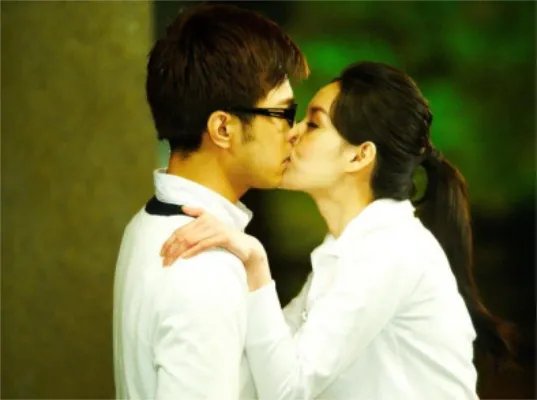 曾恺玹吻戏称没感觉 范植伟拍吻戏被电到