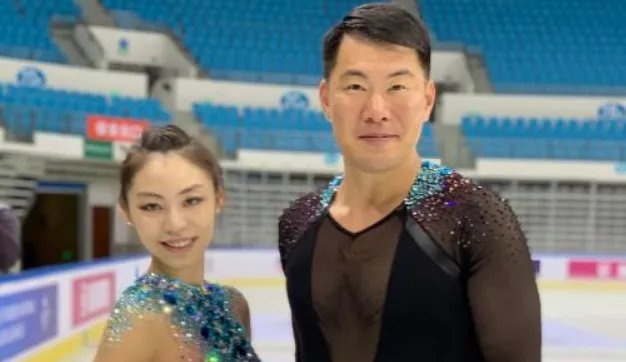 于小雨和金杨这对青春组合,为何会被教练给拆散呢?