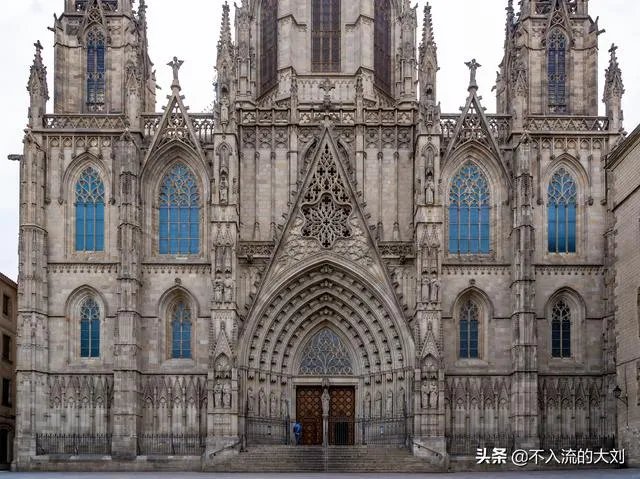 西班牙疫情这么严重，确诊人数已经逼近20000，为什么感觉讨论的人这么少？目前西班牙真实情况如何？