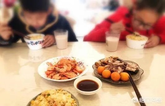 浙江义乌的80后辣妈，为孩子做百变早餐成网红，你怎么看？