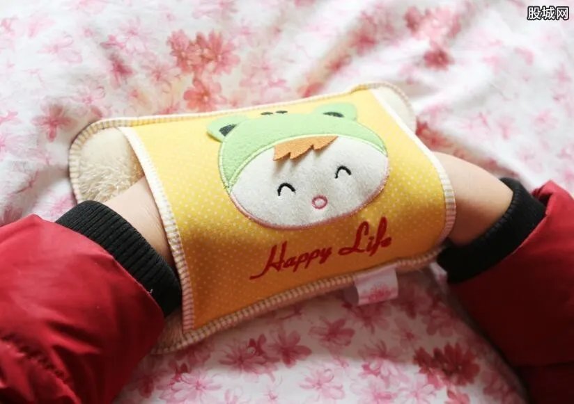 工人室外烧煤取暖被拘 冬天取暖最佳设备推荐