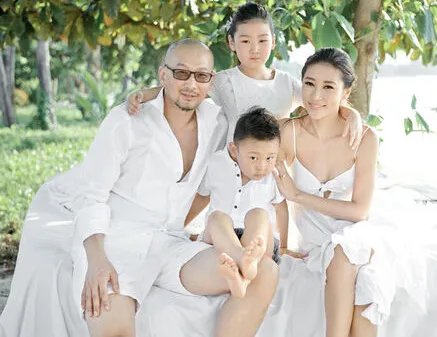 马伊琍前夫管虎女儿萌照曝光 揭秘二人感情经历