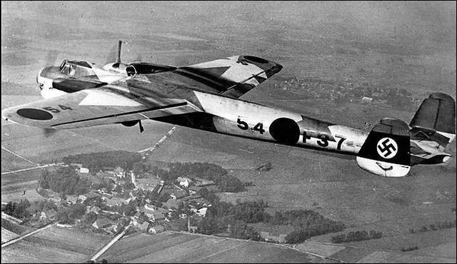 联军轰炸柏林飞机有多少架