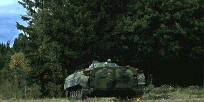 现在单人反坦克导弹这么发达,如果陆军配备成班级武器,是不是坦克就没什么用了？