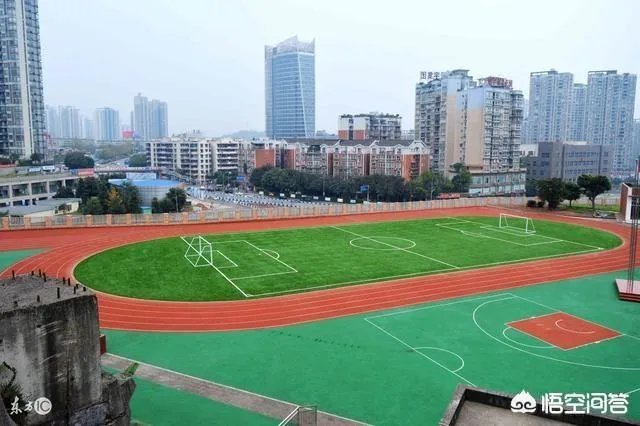 昆明一小学建“空中操场”，学生都去楼顶运动了，你怎么看？