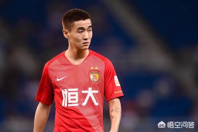 韦世豪脱衣庆祝晒肌肉，有球迷说：没纹身的话打满分，你怎么看？