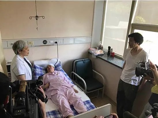 52岁诞下龙凤胎背后有什么故事？