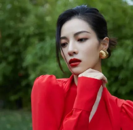 钟楚曦会选择什么样的男人做另一半？她的感情经历怎么样？