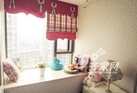 阳台变榻榻米书房 成都妈妈12万装咖啡小屋