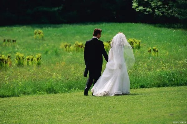 情绪上头骂了老婆，该怎么道歉？如何增进夫妻感情？