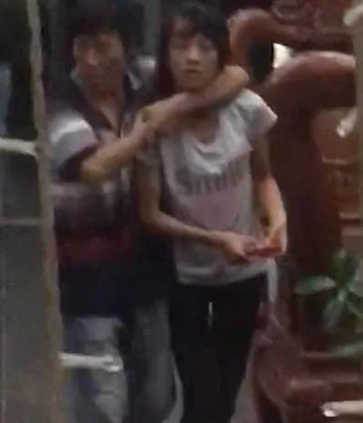 持刀挟持女友弟弟是犯罪吗？