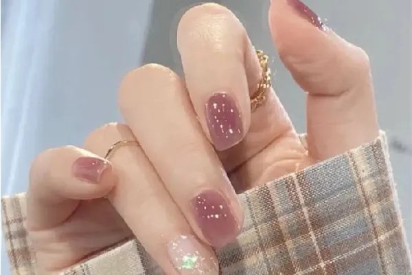 女子回村美甲太长被妈妈剪掉 美甲的加固胶是干嘛的