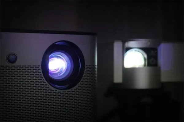 神画大威和极米H1S哪个好