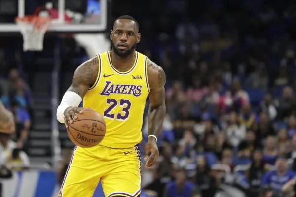 詹姆斯最年轻10000分纪录被东契奇打破，东契奇现状如何？