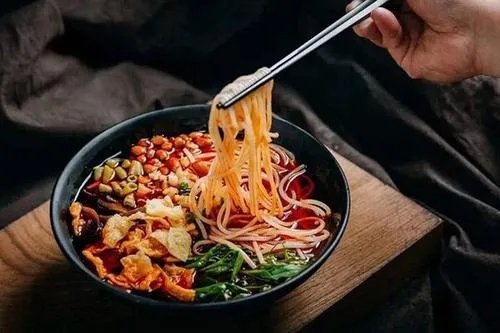 肯德基正式开卖螺蛳粉，充满异味的肯德基你还会进么？