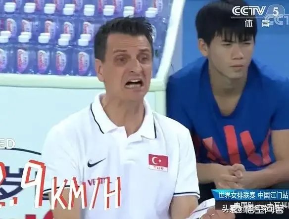 中国女排3-0横扫排行榜第一的土耳其队，对这场比赛有何评述？