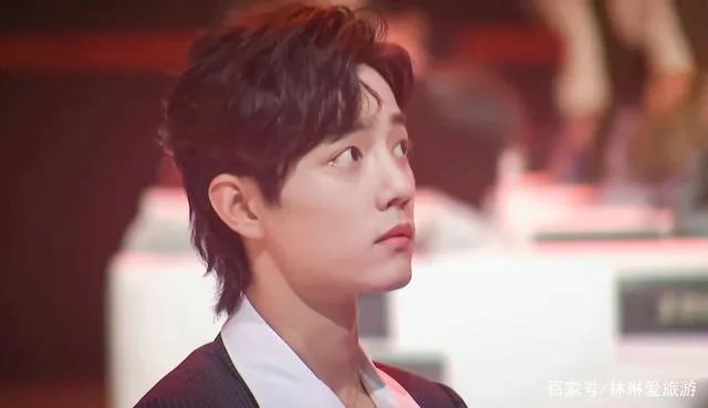 杨紫被骂耍大牌，肖战被骂偷看杨紫胸部，活动现场真相还原。后来如何？