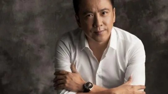 与王中磊一见钟情，如今结婚25年的人是谁？