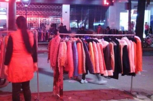 十大摆地摊暴利产品 摆地摊卖什么比较好比较赚钱