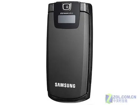 200万像素至薄翻盖 三星D838怒破2000