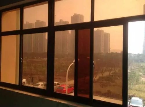 玻璃纸粘死了怎么去除