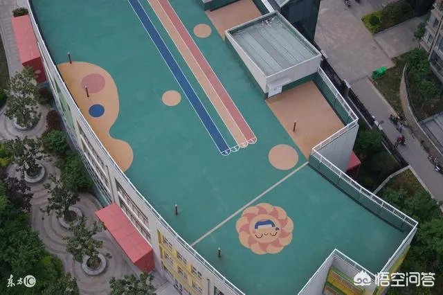 昆明一小学建“空中操场”，学生都去楼顶运动了，你怎么看？
