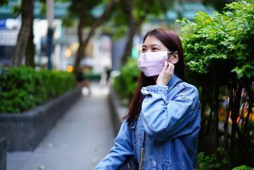 去新疆旅游无需核酸检测和隔离，是否还需要戴口罩？