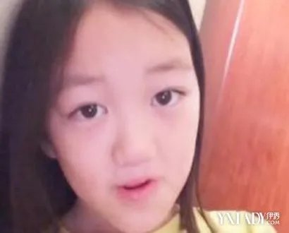 王菲女儿的照片出现李嫣迷上自拍照
