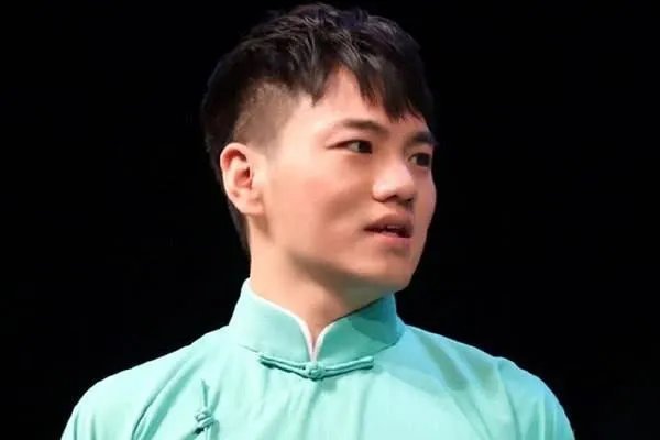 德云社演员齐退群，传刘九儒私联初二女生，是真的吗？