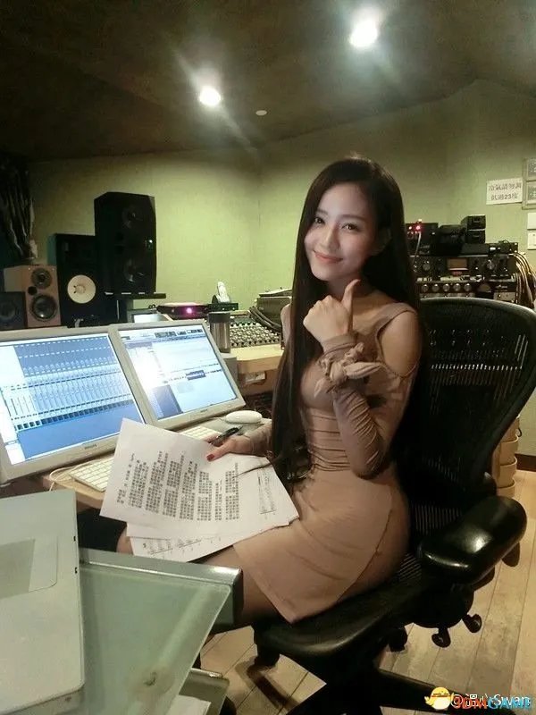 深大校花温健婷新旧照片对比：青涩退去变优雅