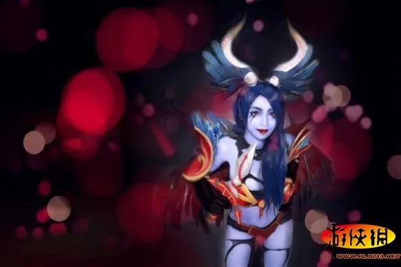 一起感受皮鞭与滴蜡吧《DOTA2》痛苦女王精彩COS