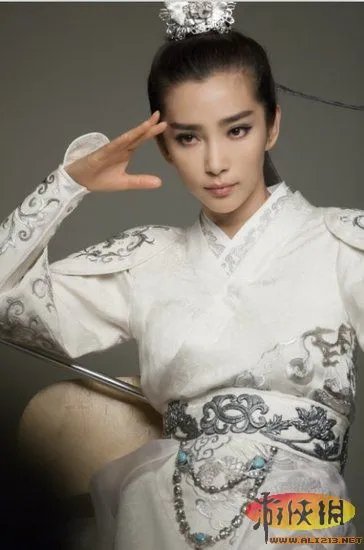 李冰冰代言造型神似小龙女 网友称完爆陈妍希