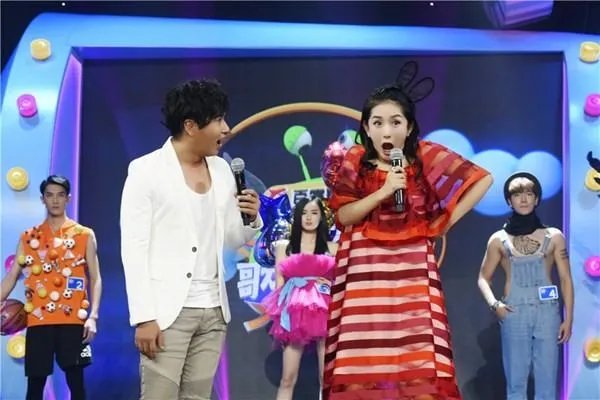 《我要上春晚》第二期官宣张蕾主持，第一期收视率大爆为何要换掉谢娜？